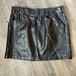 Mini skirt with pockets!